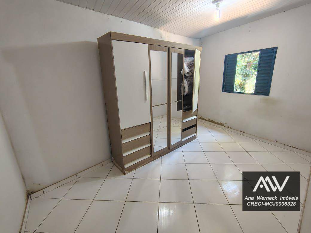 Casa à venda com 3 quartos, 70m² - Foto 4