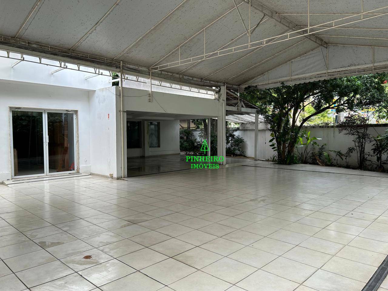 Casa à venda e aluguel com 2 quartos, 250m² - Foto 9