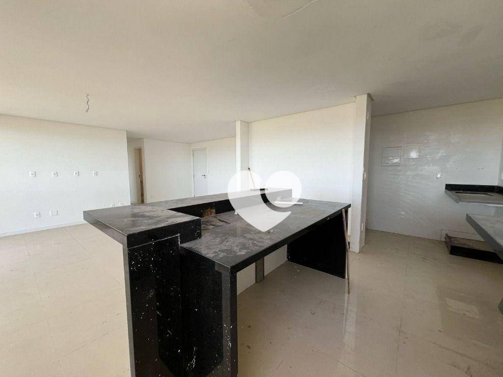 Apartamento à venda com 3 quartos, 121m² - Foto 7