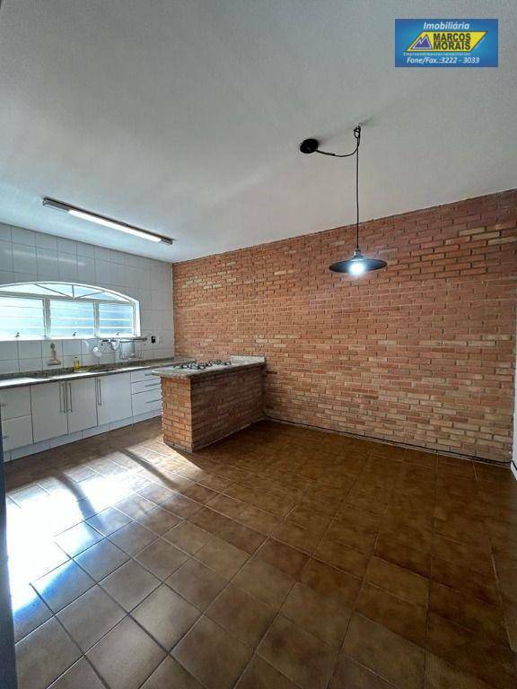 Casa para alugar com 3 quartos, 135m² - Foto 8