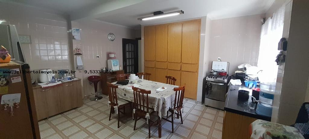 Casa à venda com 3 quartos, 240m² - Foto 17