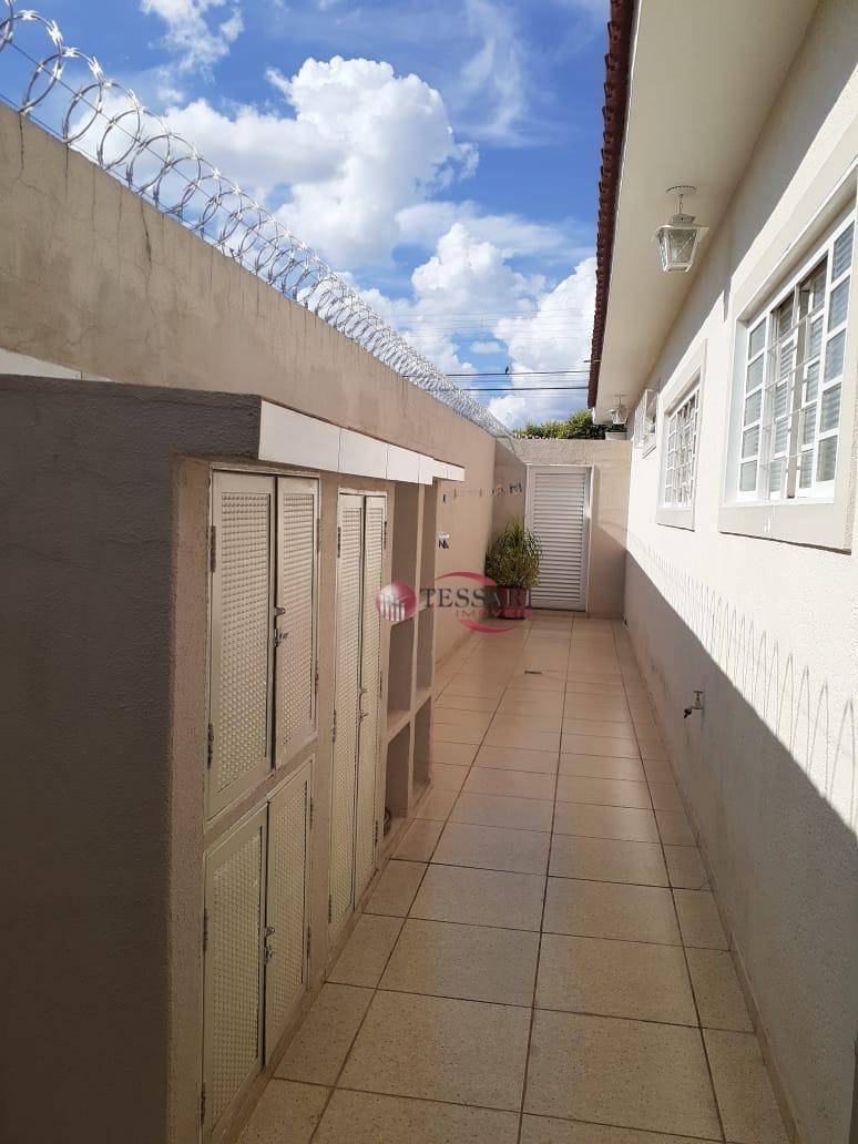 Casa à venda com 3 quartos, 242m² - Foto 22