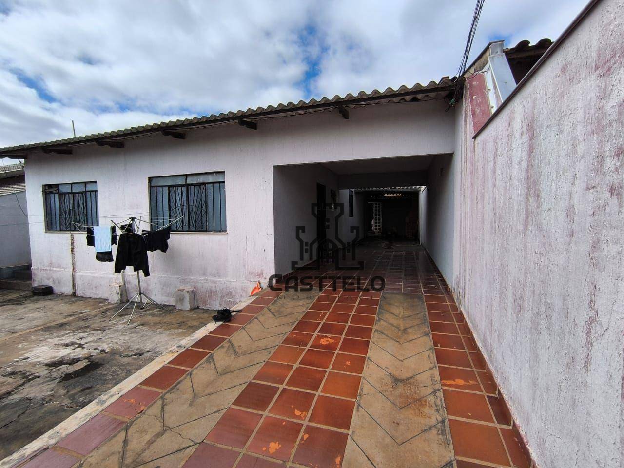 Casa à venda com 3 quartos, 190m² - Foto 2