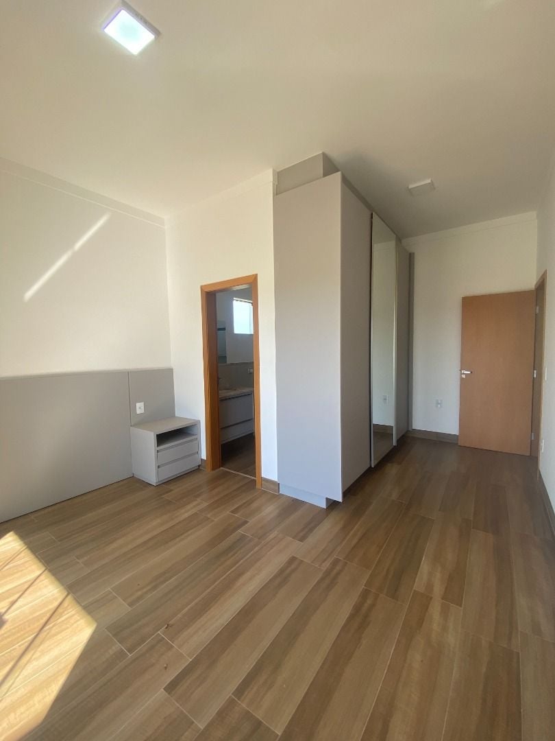 Casa à venda com 4 quartos, 280m² - Foto 32