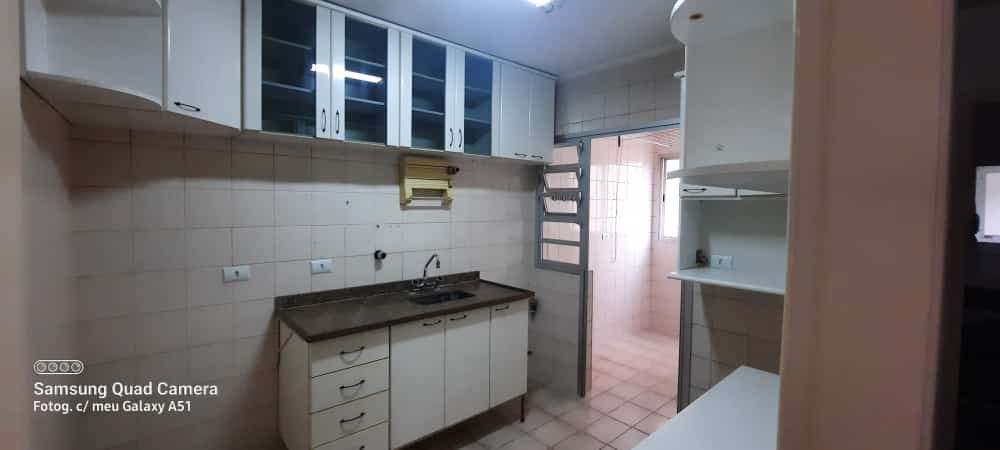 Apartamento à venda com 2 quartos, 70m² - Foto 2