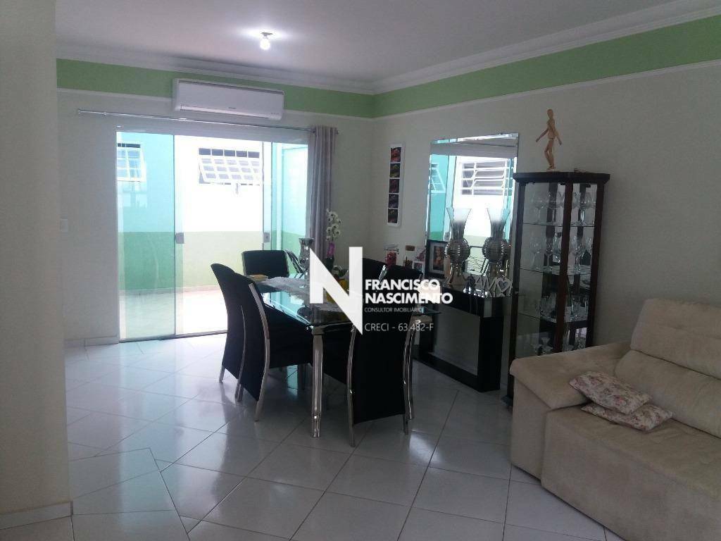 Casa à venda com 3 quartos, 140m² - Foto 4