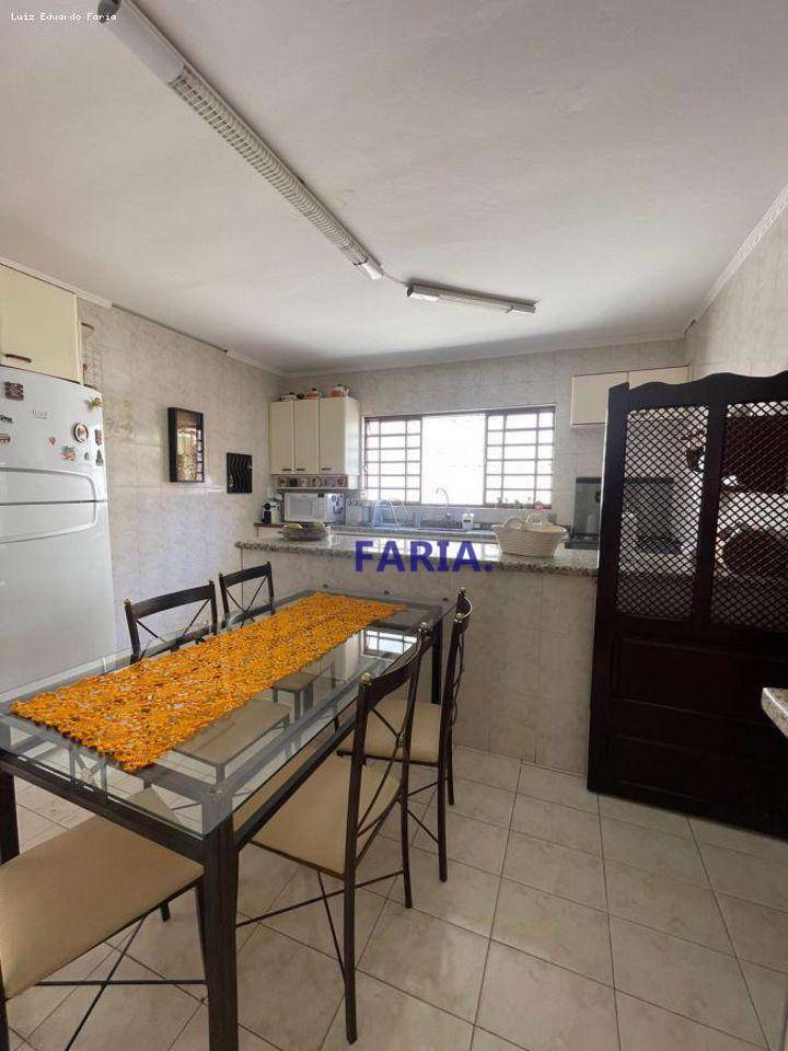 Casa à venda com 3 quartos, 238m² - Foto 6