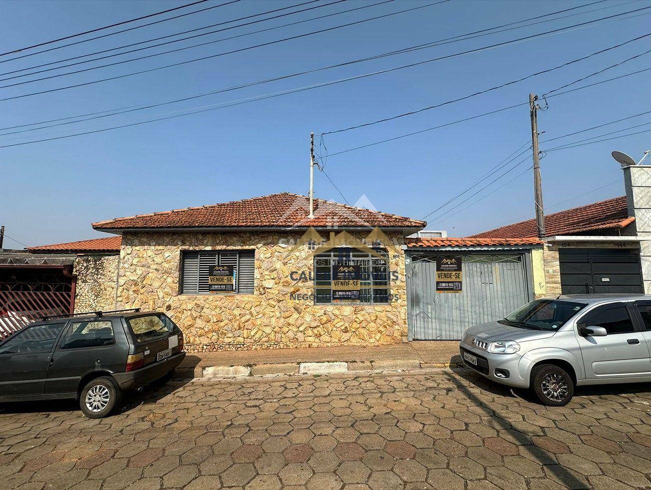 Casa à venda com 3 quartos, 137m² - Foto 1