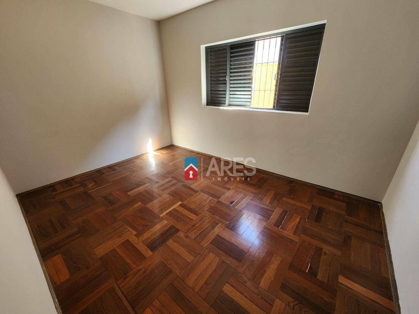 Casa para alugar com 4 quartos, 167m² - Foto 5