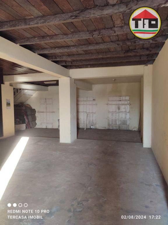 Casa à venda e aluguel com 3 quartos, 350m² - Foto 2