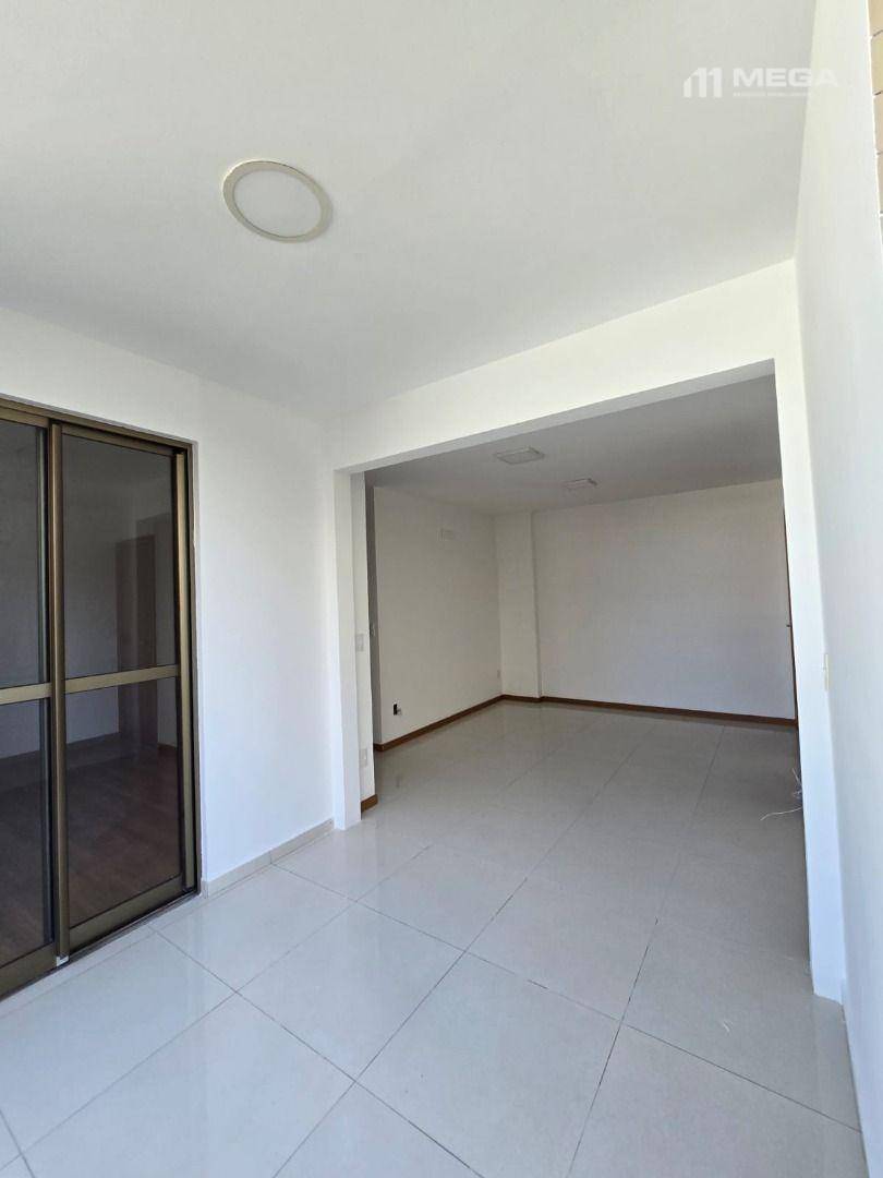 Apartamento à venda com 3 quartos, 101m² - Foto 4