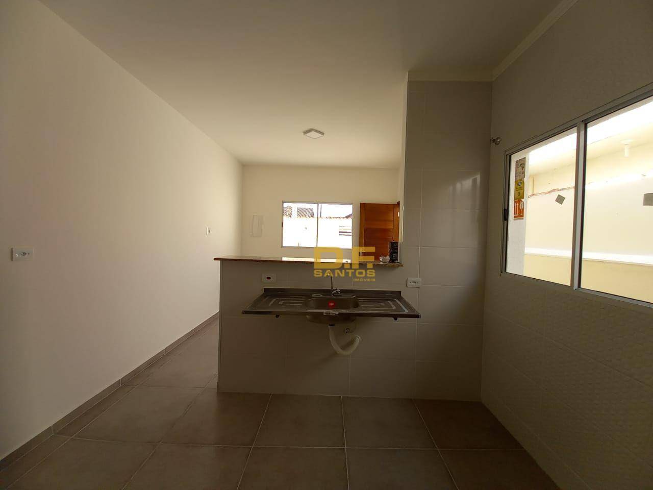 Casa à venda com 2 quartos, 55m² - Foto 4