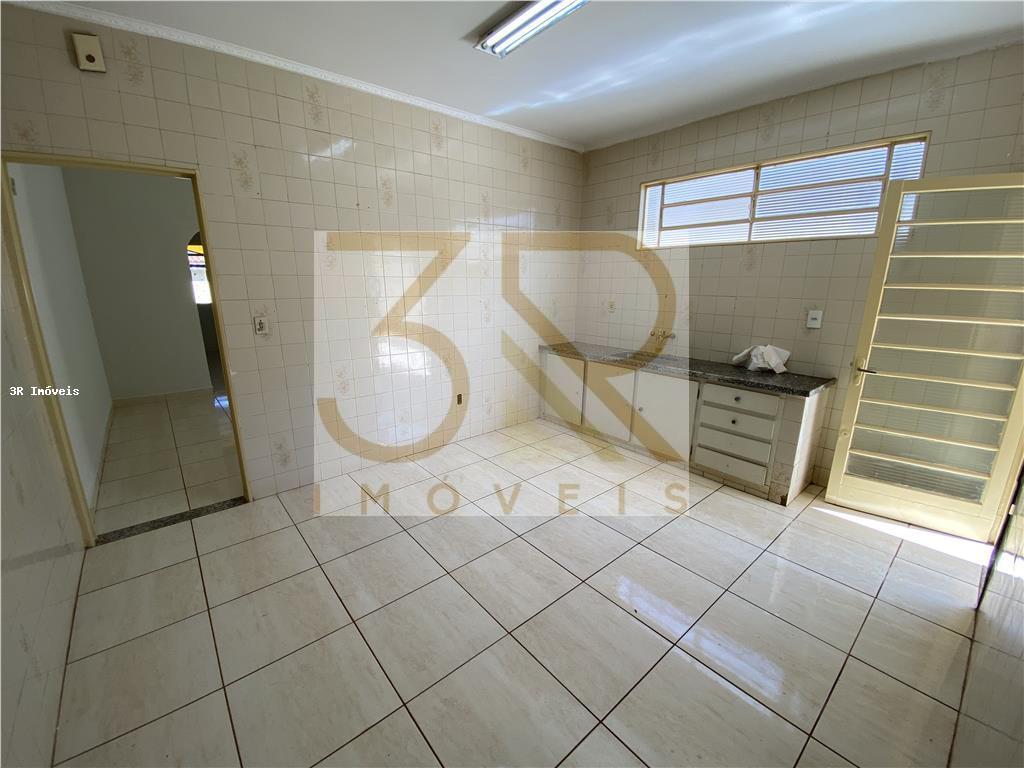 Casa à venda com 3 quartos, 270m² - Foto 13