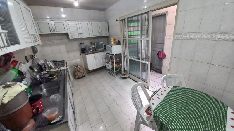 Casa à venda com 3 quartos, 299m² - Foto 4