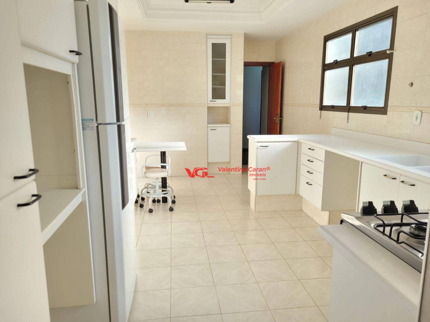 Apartamento para alugar com 3 quartos, 204m² - Foto 9