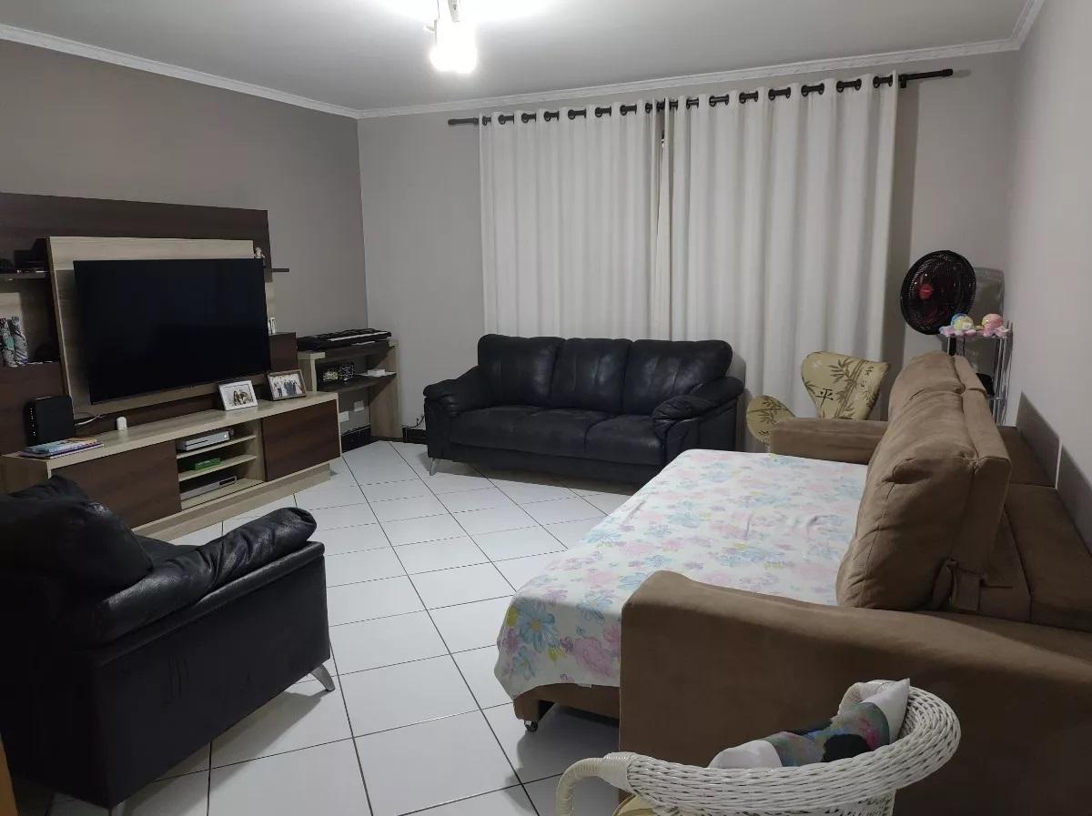 Sobrado à venda com 3 quartos, 241m² - Foto 1