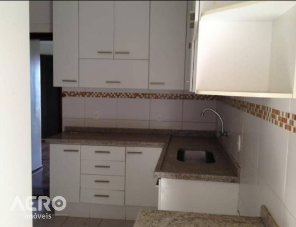 Apartamento à venda com 2 quartos, 72m² - Foto 1