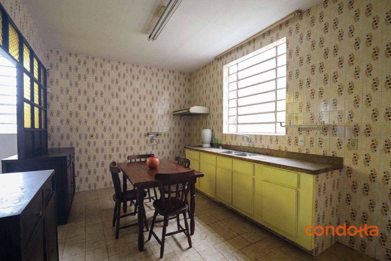 Casa para alugar com 3 quartos, 259m² - Foto 11
