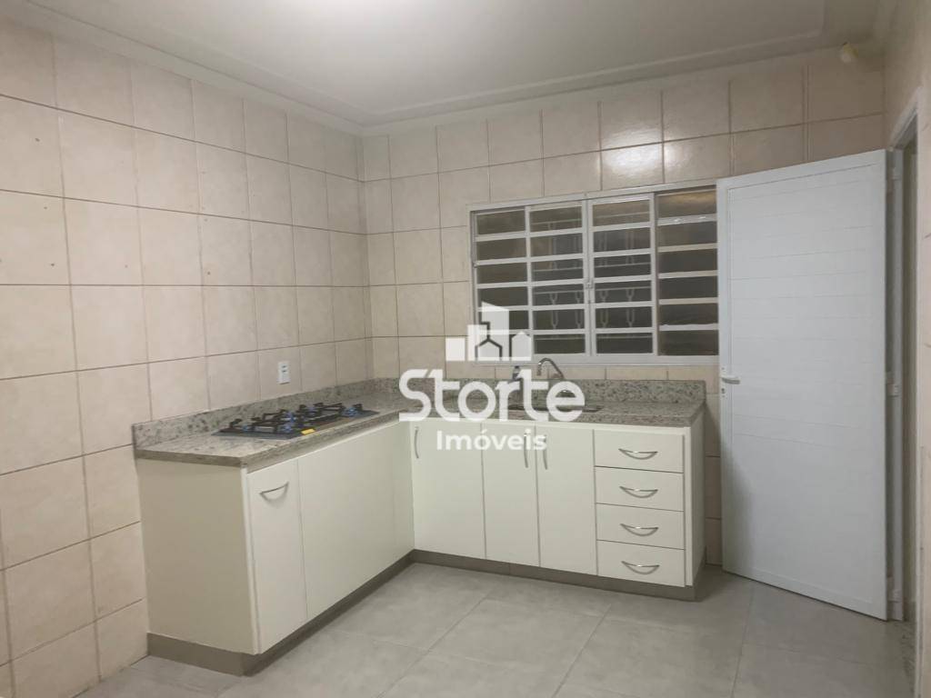 Casa à venda com 3 quartos, 155m² - Foto 2