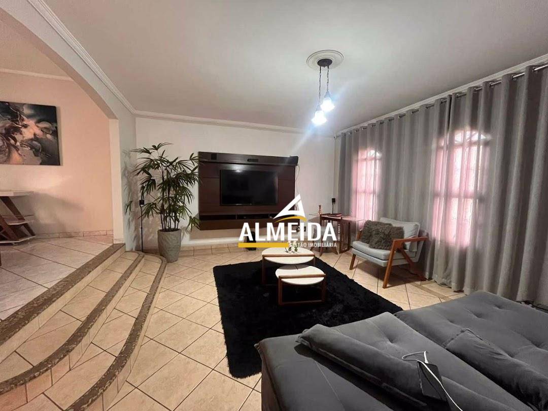 Casa, 3 quartos, 206 m² - Foto 1