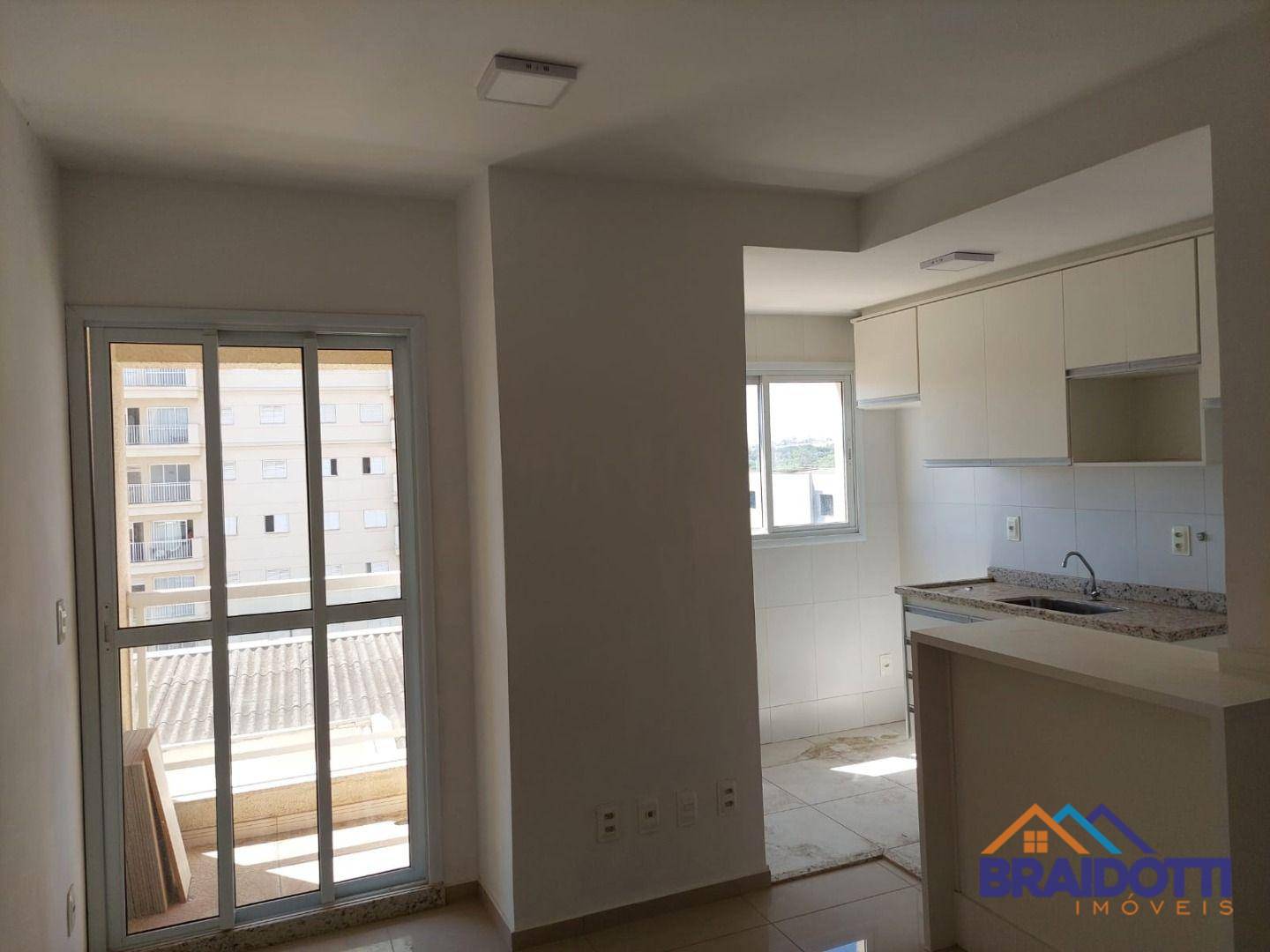 Apartamento à venda com 3 quartos, 70m² - Foto 2