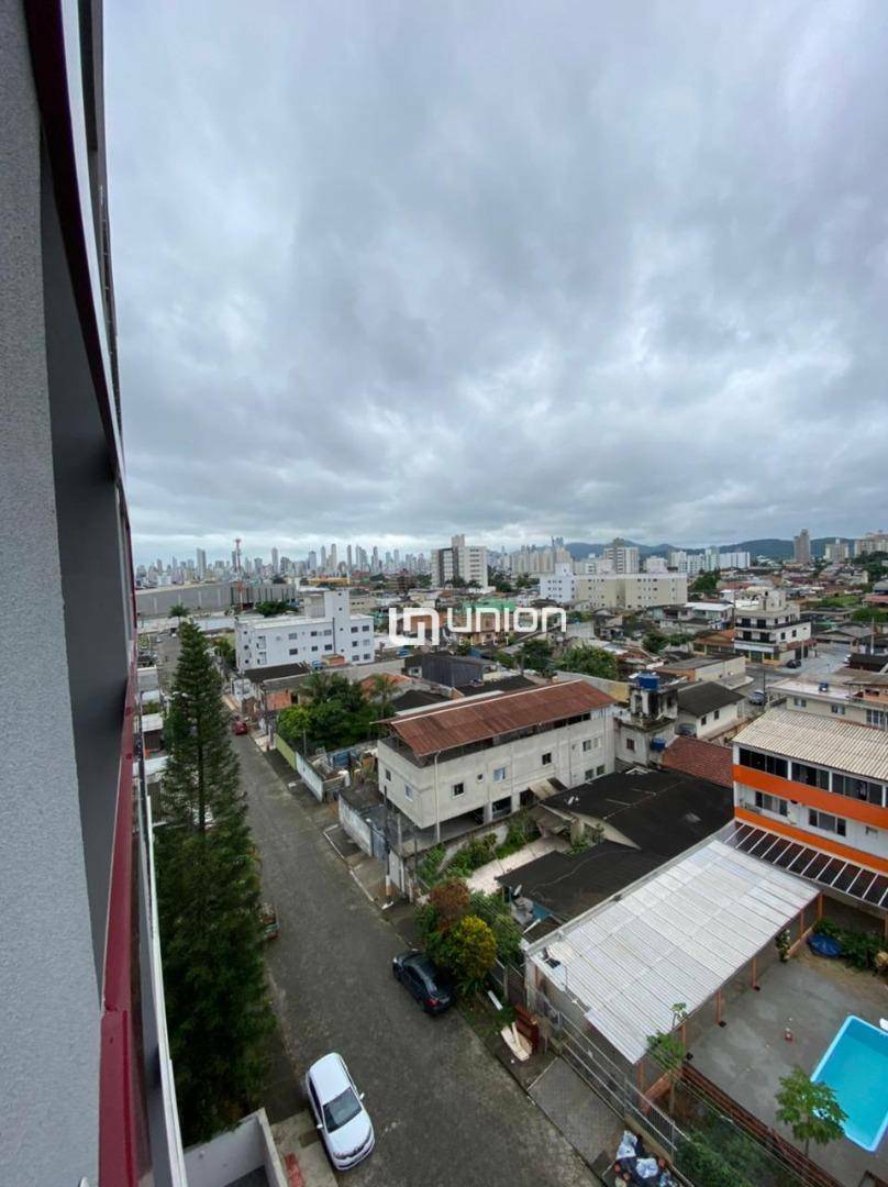 Apartamento à venda com 2 quartos, 62m² - Foto 17