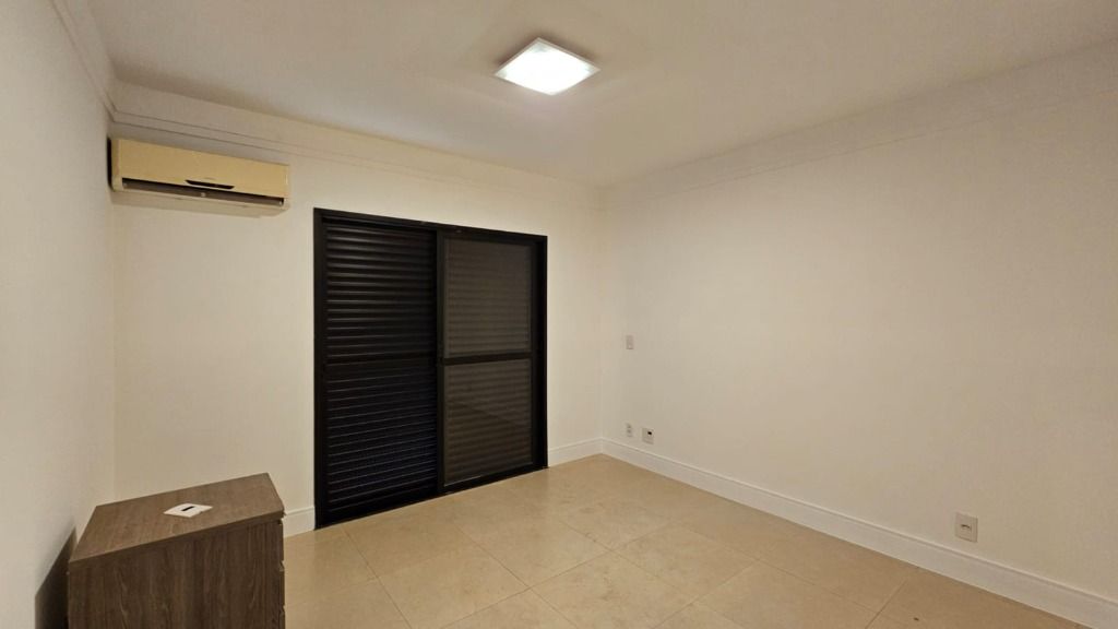 Apartamento para alugar com 3 quartos, 157m² - Foto 12