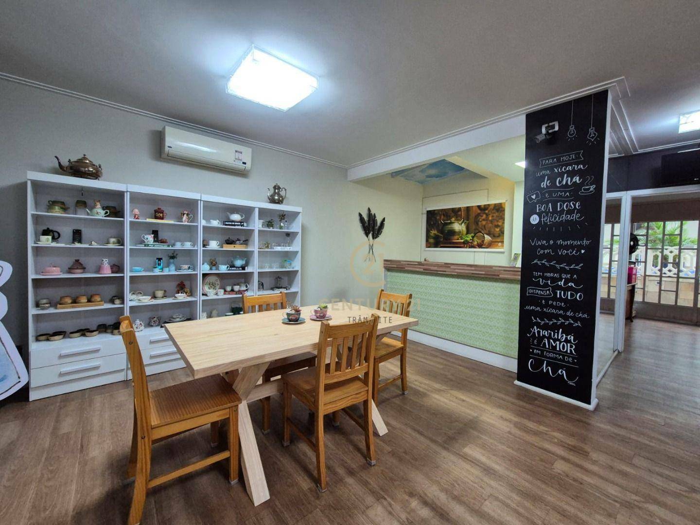 Casa à venda com 5 quartos, 310m² - Foto 2