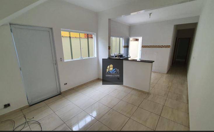 Casa à venda com 2 quartos, 70m² - Foto 2