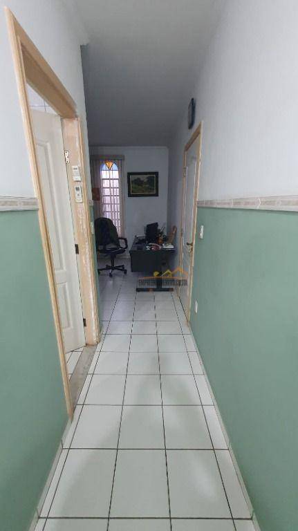 Casa à venda com 6 quartos, 250m² - Foto 9