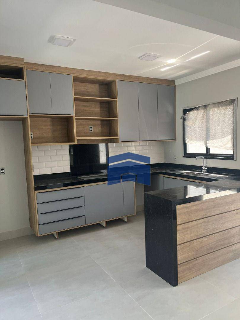 Casa à venda com 3 quartos, 137m² - Foto 1