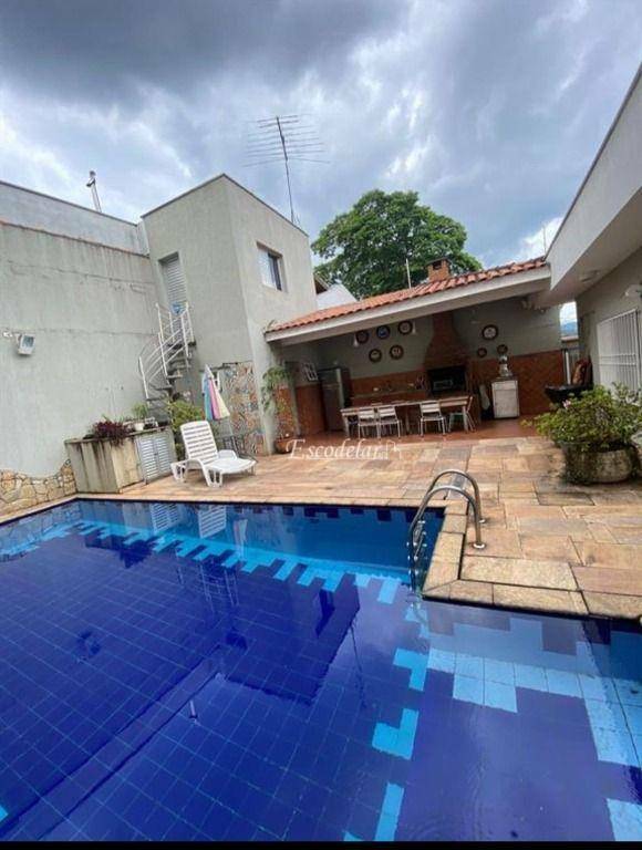 Casa à venda com 4 quartos, 220m² - Foto 1