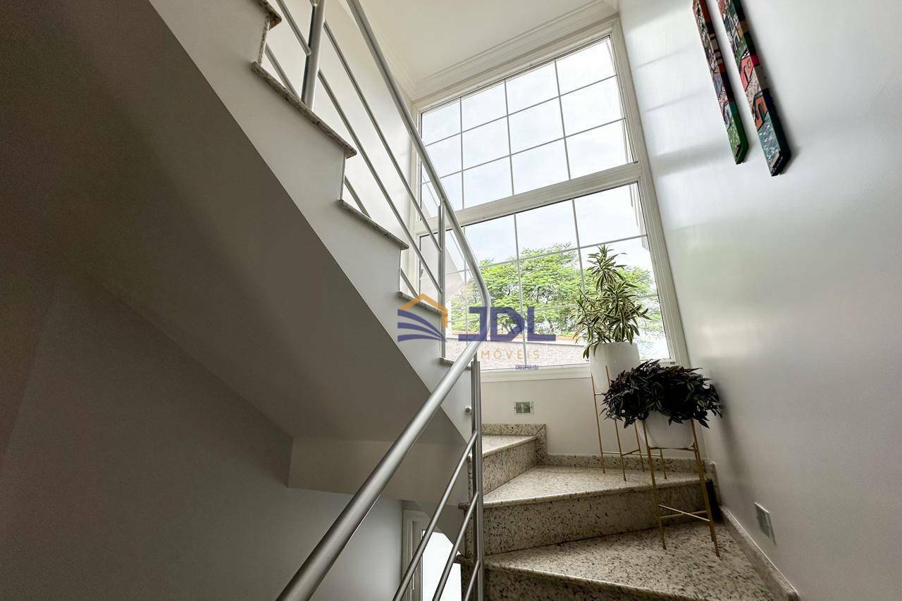 Casa à venda com 3 quartos, 316m² - Foto 15