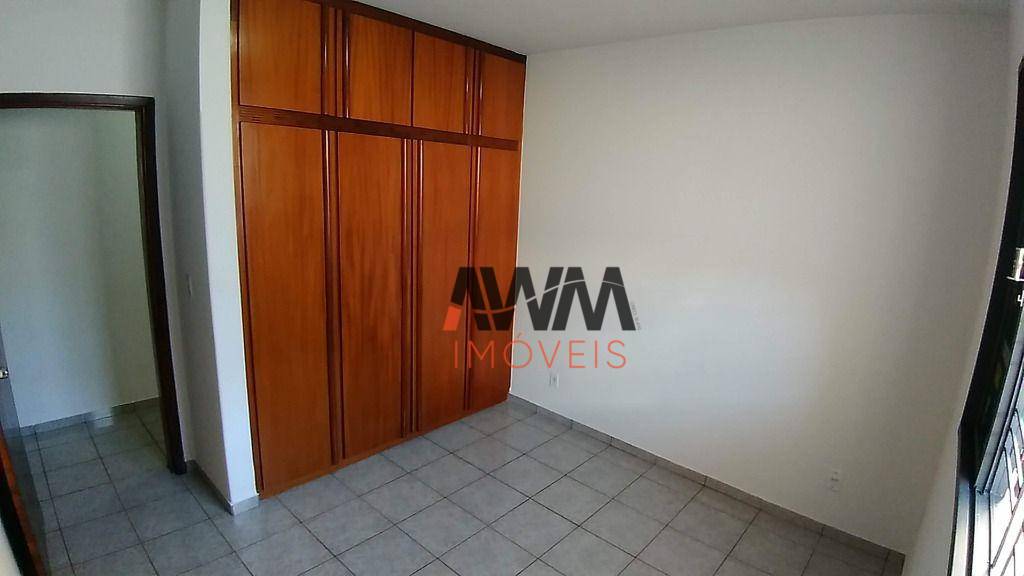 Casa à venda com 4 quartos, 290m² - Foto 9