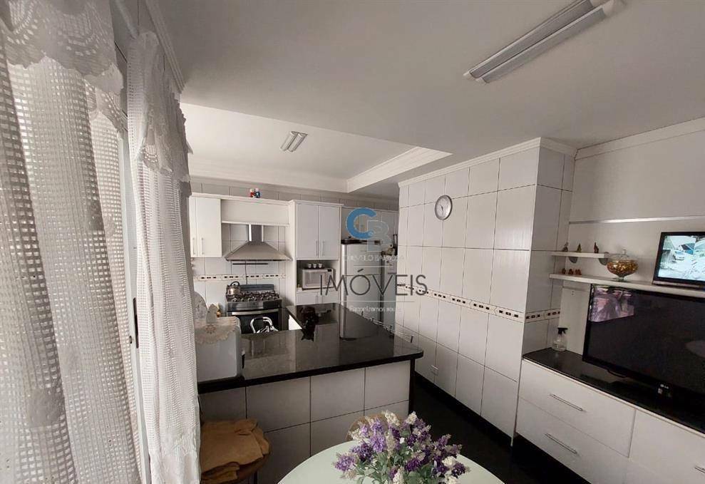 Sobrado à venda com 4 quartos, 200m² - Foto 5