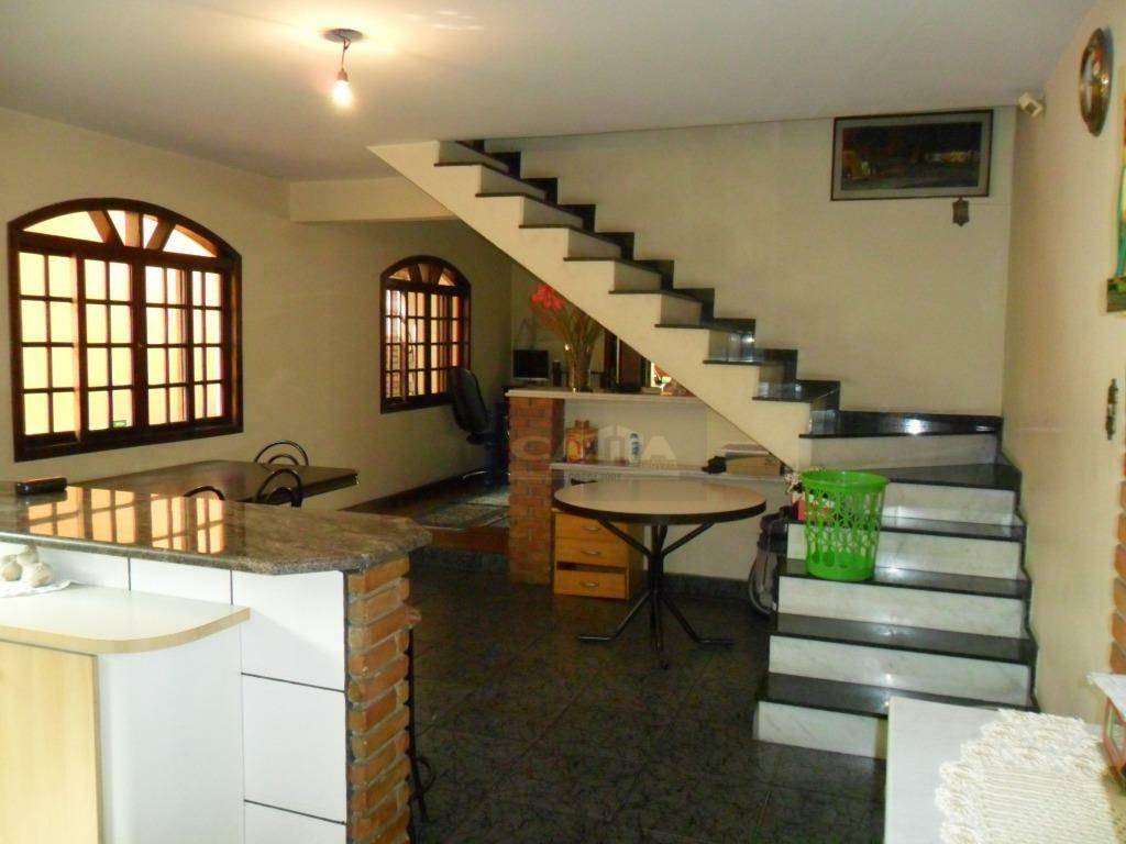 Sobrado à venda com 3 quartos, 150m² - Foto 1