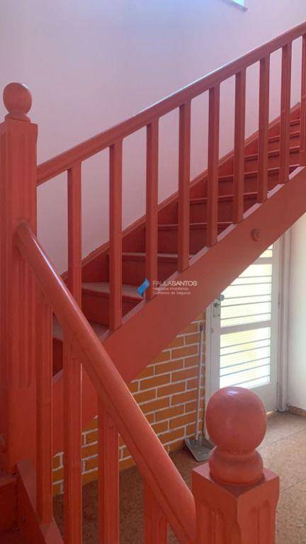 Casa à venda e aluguel com 3 quartos, 244m² - Foto 9