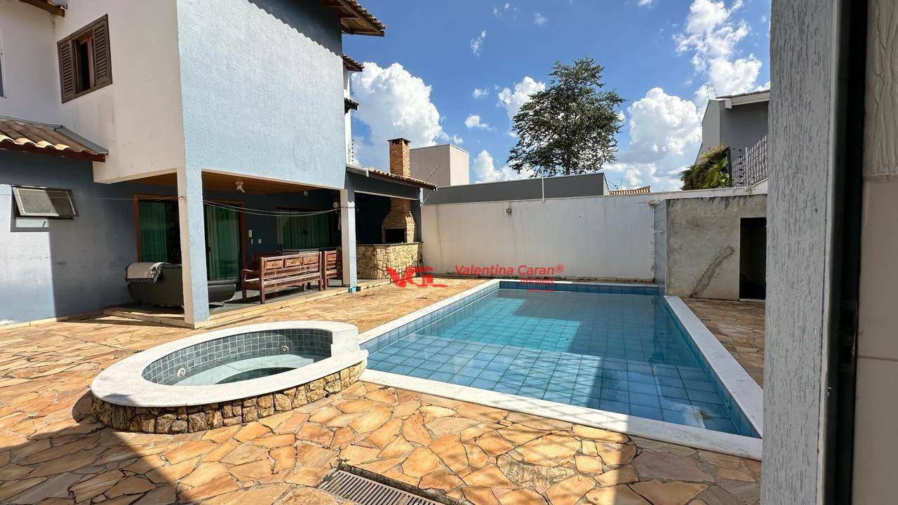 Sobrado à venda com 3 quartos, 330m² - Foto 1