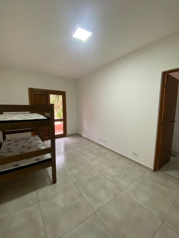 Casa de Condomínio à venda com 4 quartos, 225m² - Foto 11