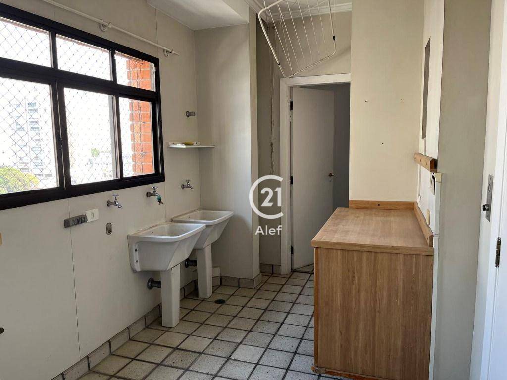 Apartamento à venda com 3 quartos, 240m² - Foto 5