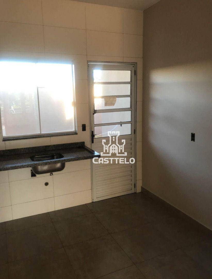 Casa à venda com 3 quartos, 81m² - Foto 4