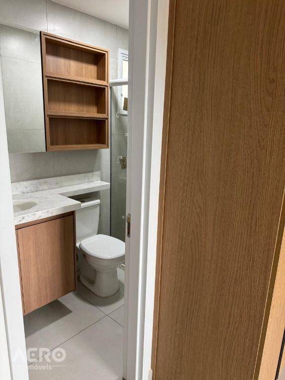 Apartamento para alugar com 2 quartos, 64m² - Foto 12