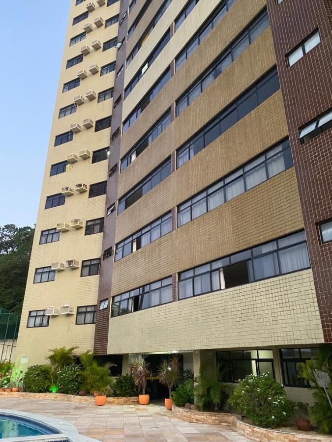 Apartamento à venda com 3 quartos, 189m² - Foto 2