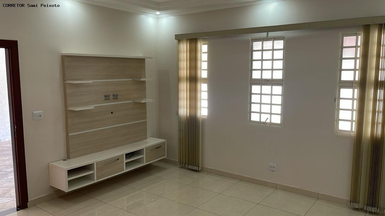 Casa à venda com 2 quartos, 250m² - Foto 4