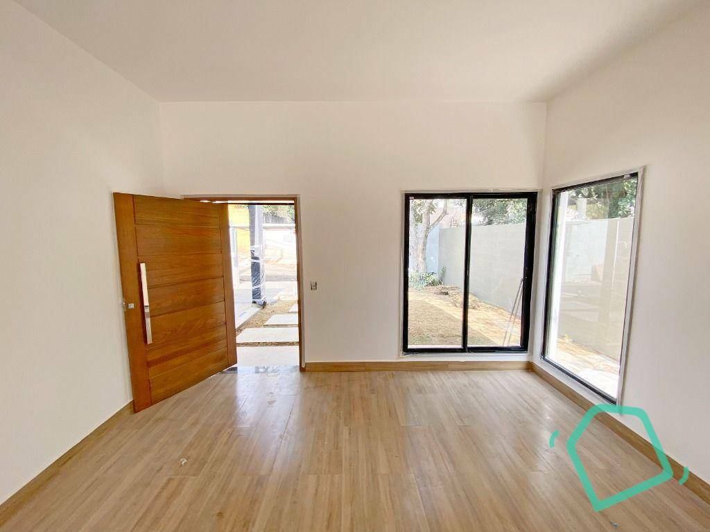 Casa de Condomínio à venda com 3 quartos, 245m² - Foto 4