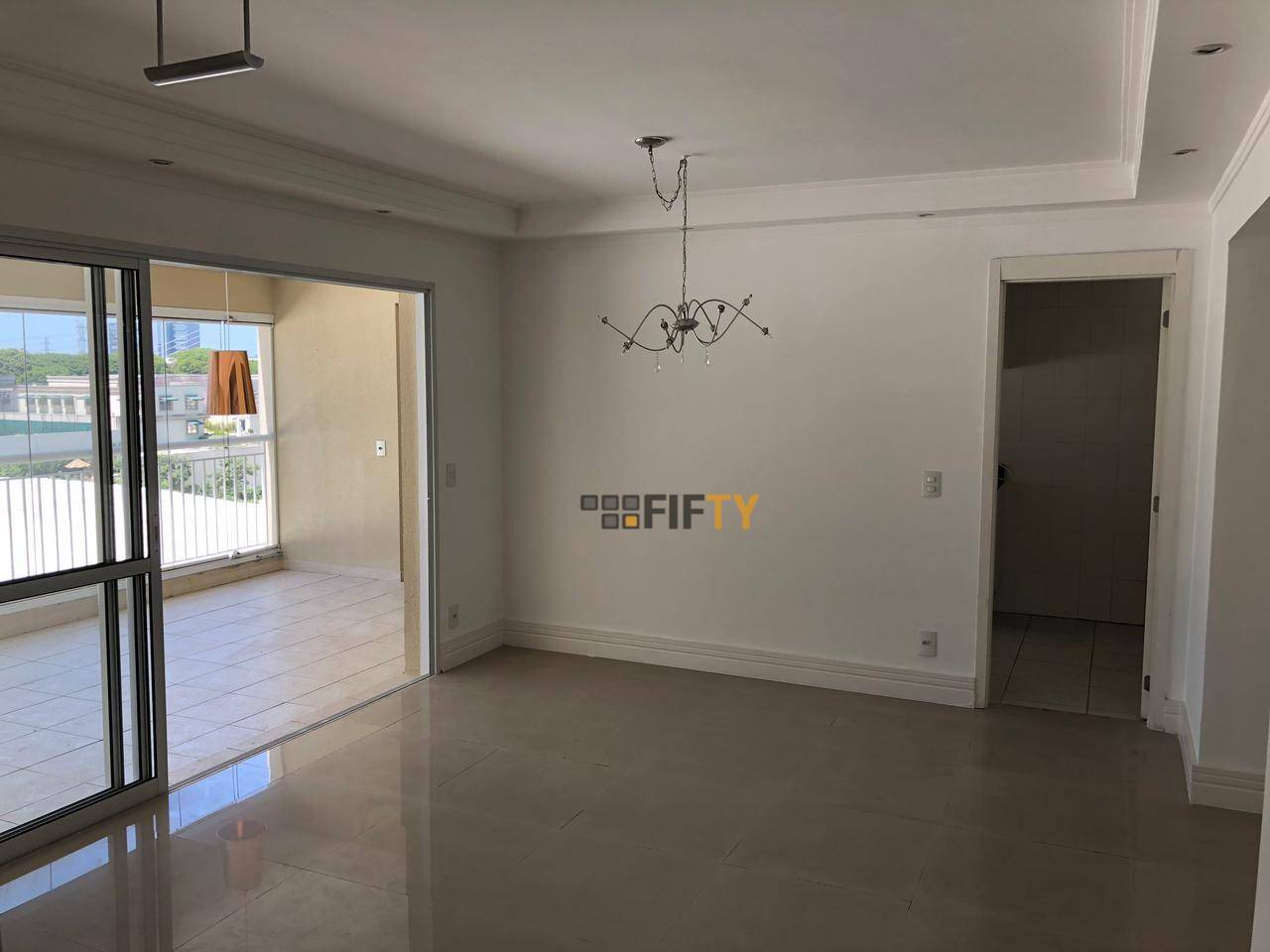 Apartamento à venda com 3 quartos, 130m² - Foto 1