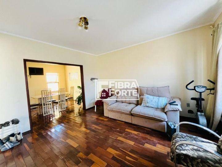 Casa à venda com 4 quartos, 217m² - Foto 2