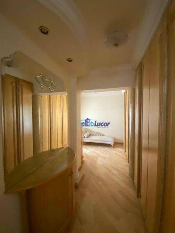 Apartamento à venda com 3 quartos, 233m² - Foto 5