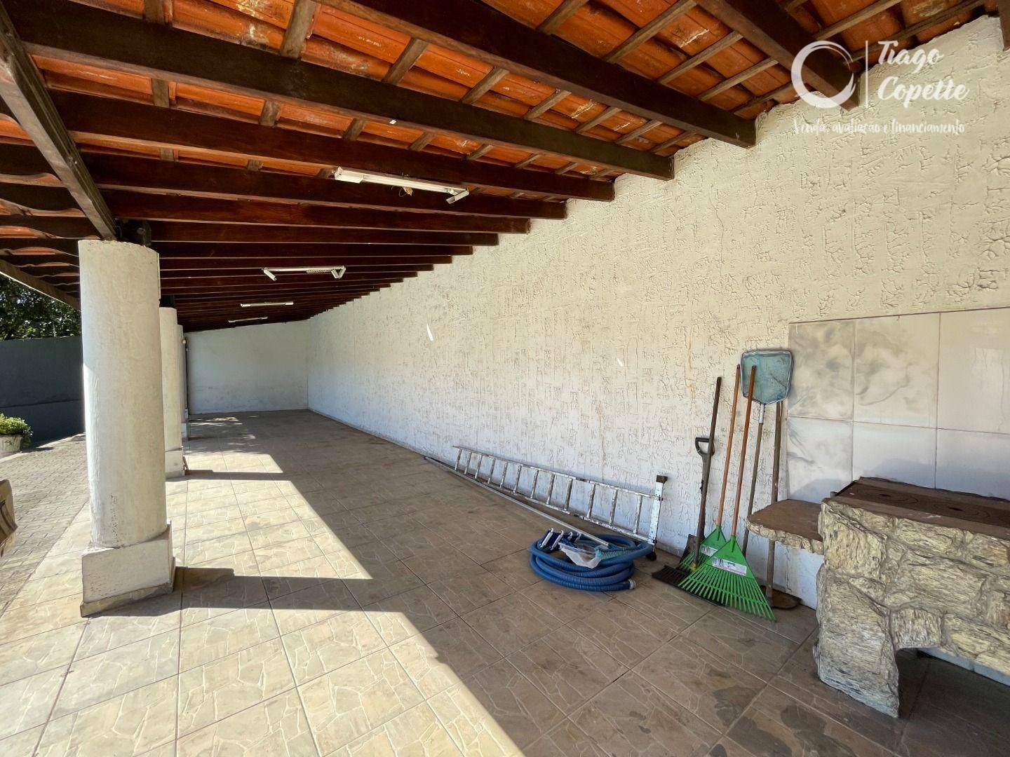 Casa à venda com 4 quartos, 600m² - Foto 3