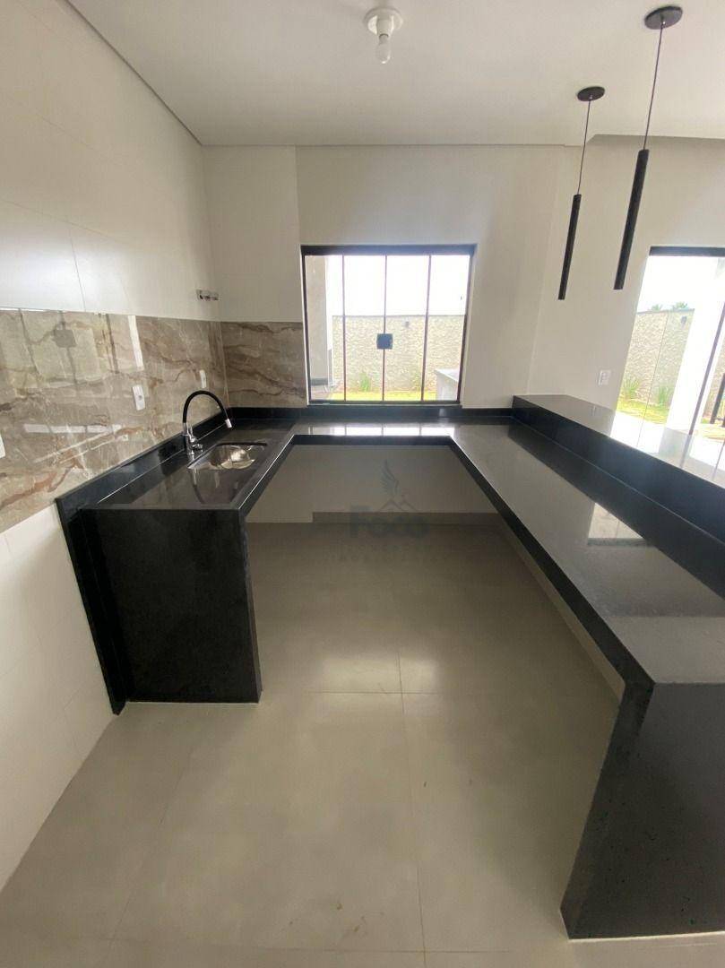 Casa à venda com 3 quartos, 180m² - Foto 2